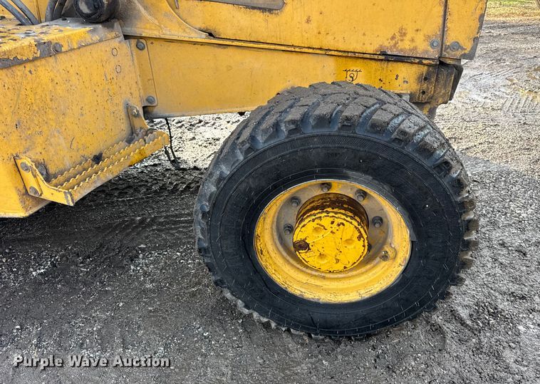 image for item ER0365 1998 John Deere 310E backhoe