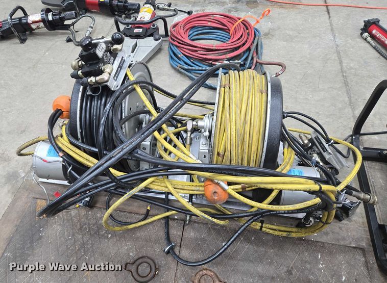 image for item ES2568 TNT rescue equipment