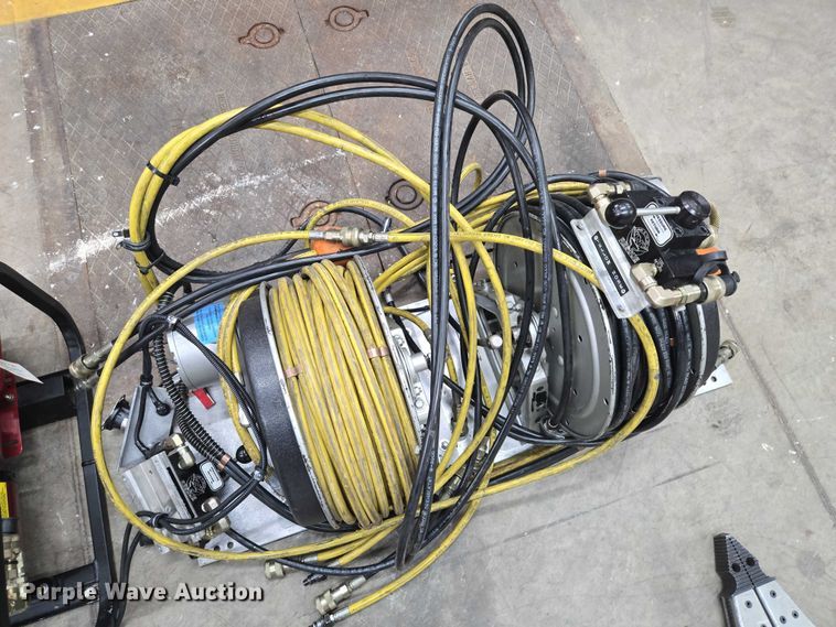 image for item ES2568 TNT rescue equipment