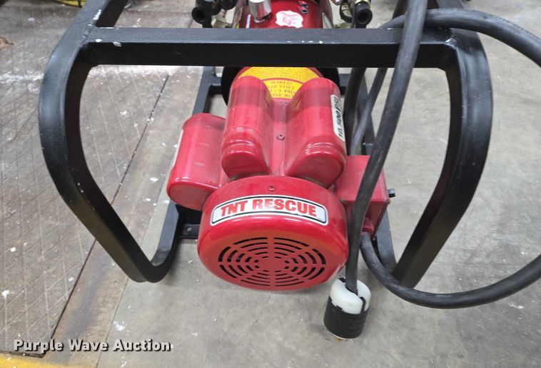 image for item ES2568 TNT rescue equipment