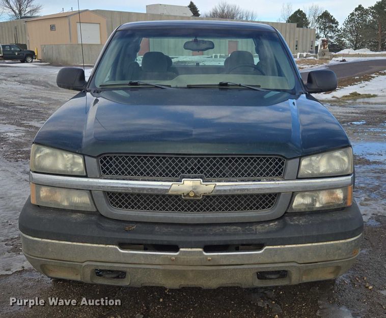 image for item ES2633 2004 Chevrolet Silverado 2500 Ext. Cab pickup truck