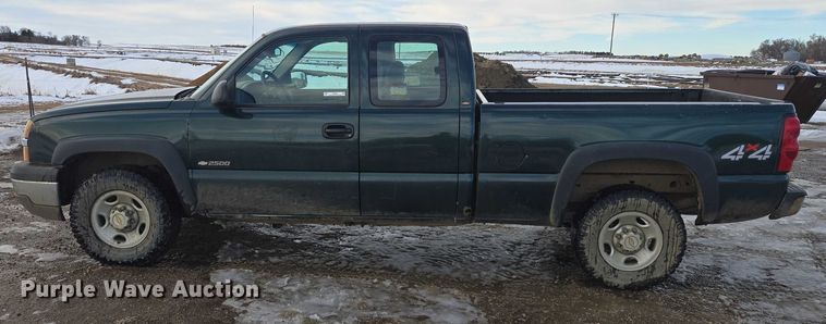 image for item ES2633 2004 Chevrolet Silverado 2500 Ext. Cab pickup truck