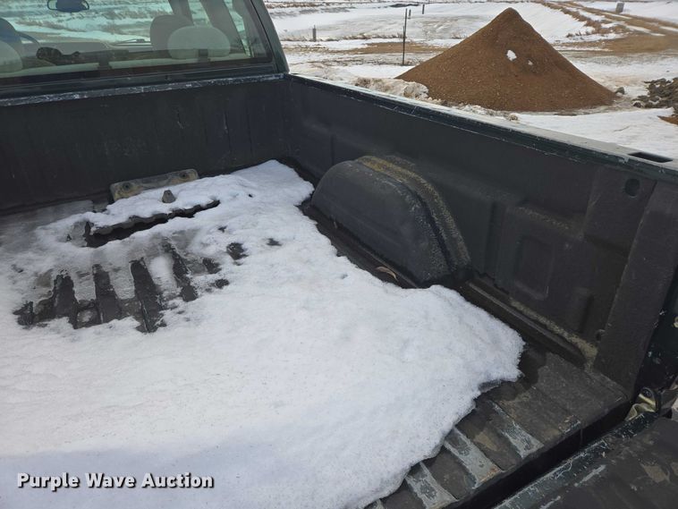 image for item ES2633 2004 Chevrolet Silverado 2500 Ext. Cab pickup truck