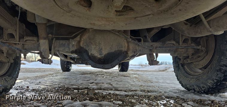 image for item ES2633 2004 Chevrolet Silverado 2500 Ext. Cab pickup truck