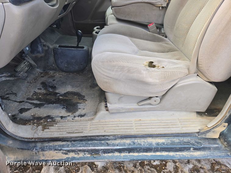 image for item ES2633 2004 Chevrolet Silverado 2500 Ext. Cab pickup truck