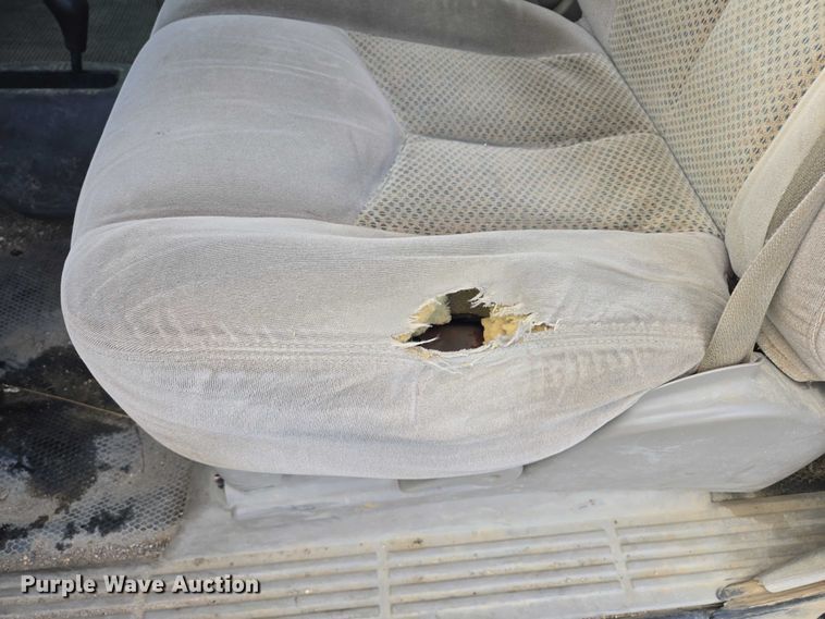 image for item ES2633 2004 Chevrolet Silverado 2500 Ext. Cab pickup truck