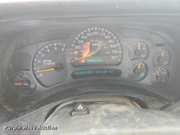 image for item ES2633 2004 Chevrolet Silverado 2500 Ext. Cab pickup truck