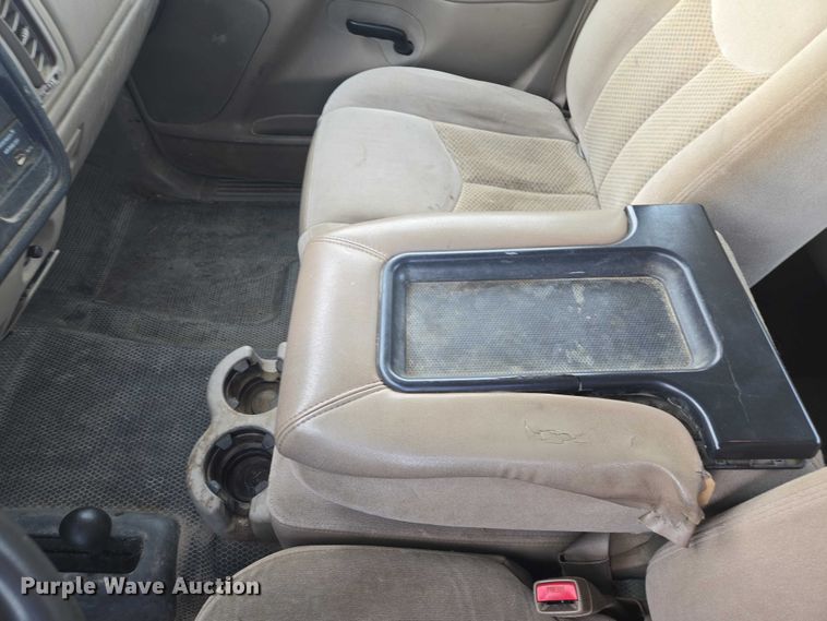 image for item ES2633 2004 Chevrolet Silverado 2500 Ext. Cab pickup truck