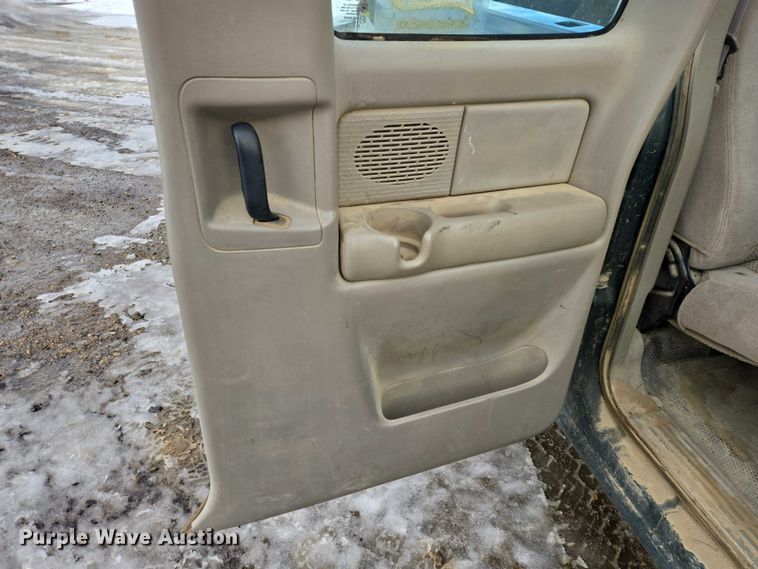 image for item ES2633 2004 Chevrolet Silverado 2500 Ext. Cab pickup truck