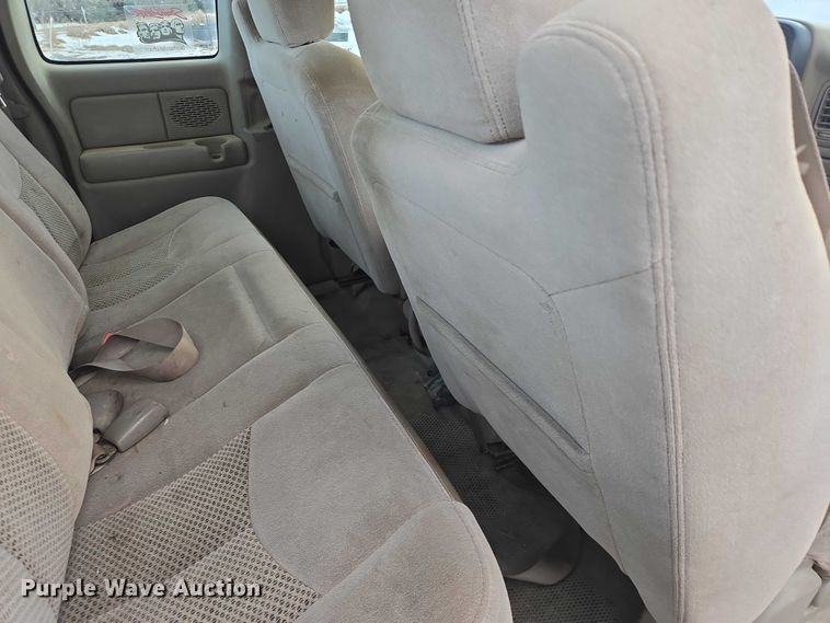 image for item ES2633 2004 Chevrolet Silverado 2500 Ext. Cab pickup truck