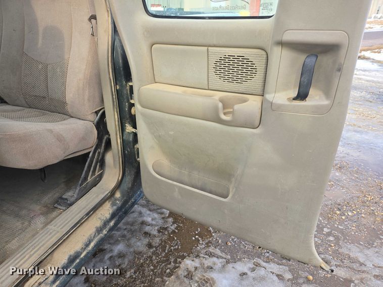 image for item ES2633 2004 Chevrolet Silverado 2500 Ext. Cab pickup truck