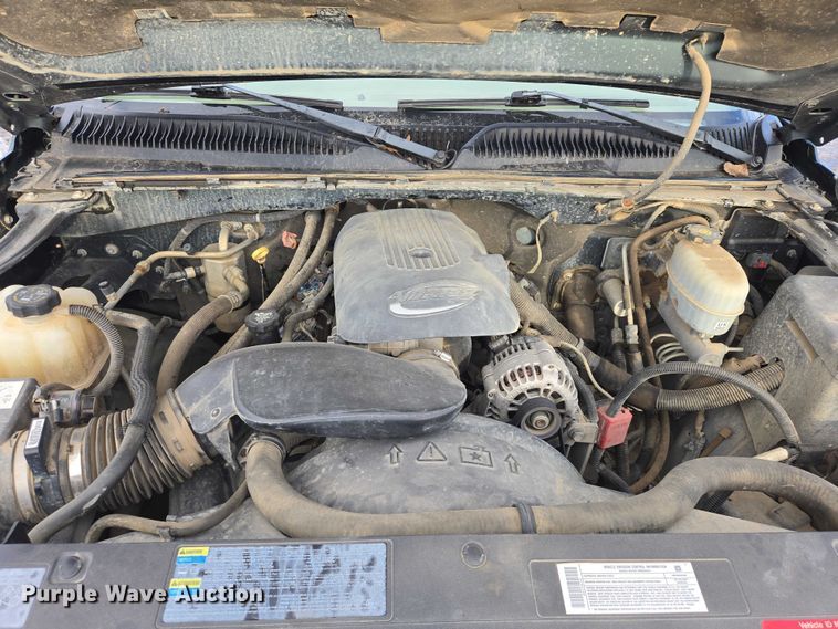 image for item ES2633 2004 Chevrolet Silverado 2500 Ext. Cab pickup truck