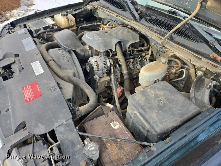 image for item ES2633 2004 Chevrolet Silverado 2500 Ext. Cab pickup truck