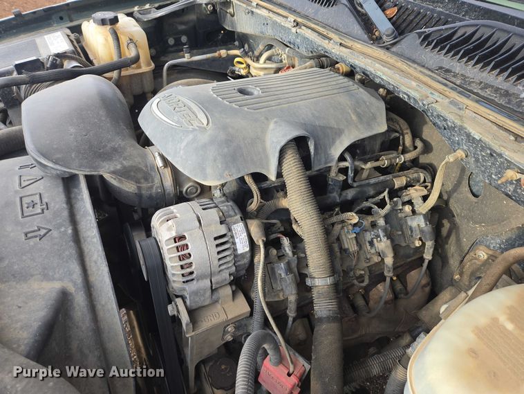 image for item ES2633 2004 Chevrolet Silverado 2500 Ext. Cab pickup truck