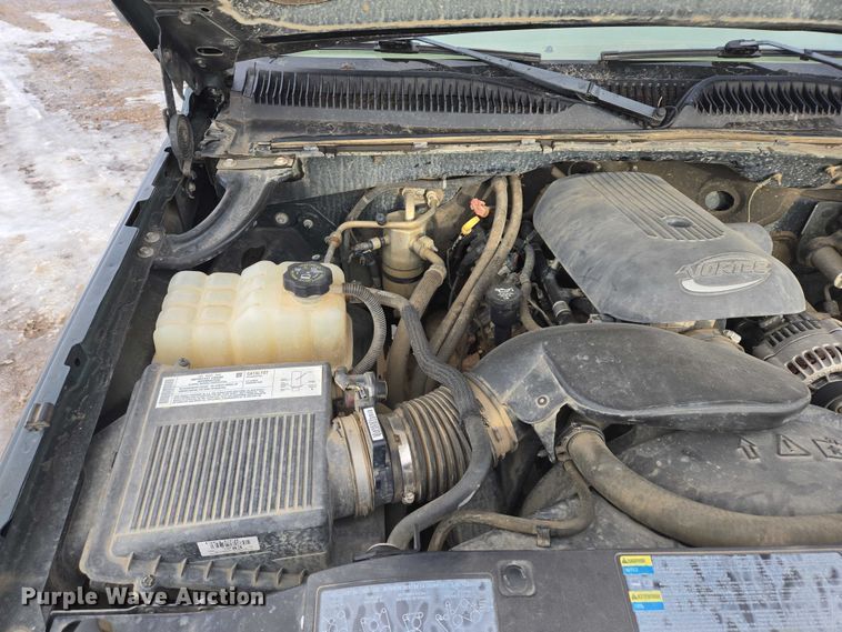 image for item ES2633 2004 Chevrolet Silverado 2500 Ext. Cab pickup truck