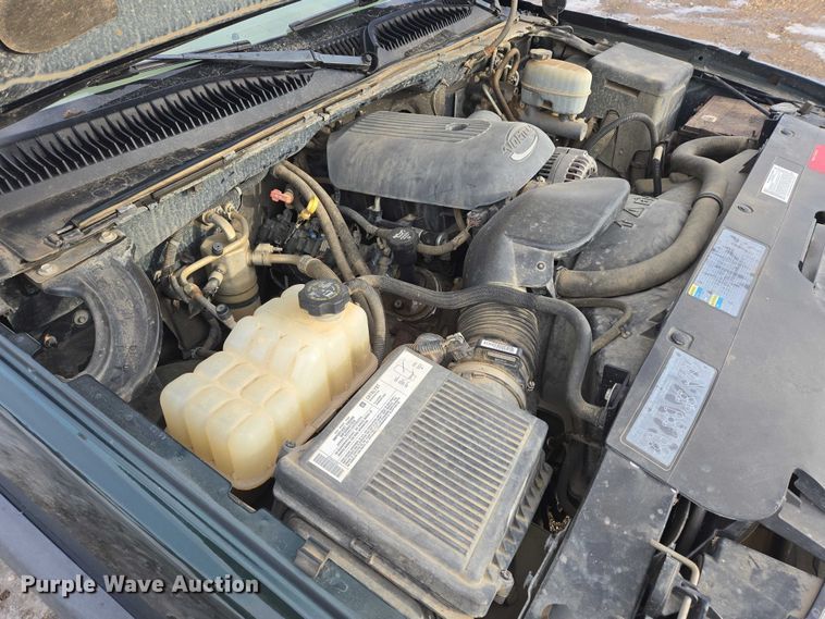 image for item ES2633 2004 Chevrolet Silverado 2500 Ext. Cab pickup truck