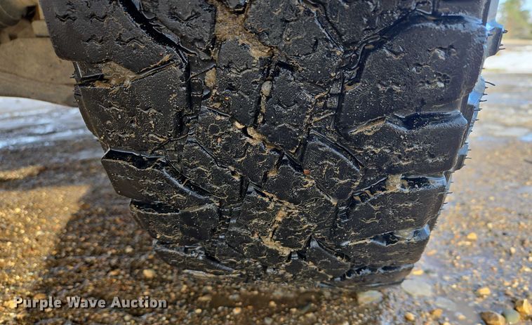 image for item ES2633 2004 Chevrolet Silverado 2500 Ext. Cab pickup truck