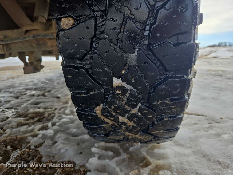 image for item ES2633 2004 Chevrolet Silverado 2500 Ext. Cab pickup truck