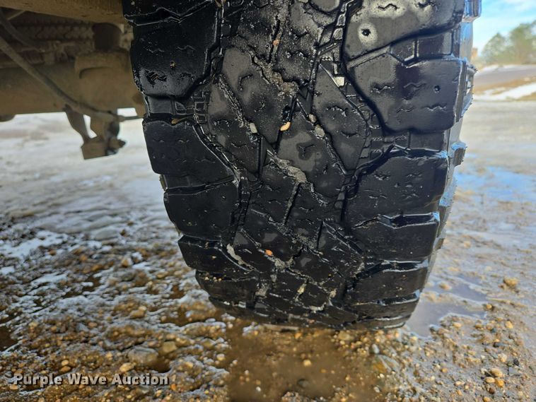 image for item ES2633 2004 Chevrolet Silverado 2500 Ext. Cab pickup truck