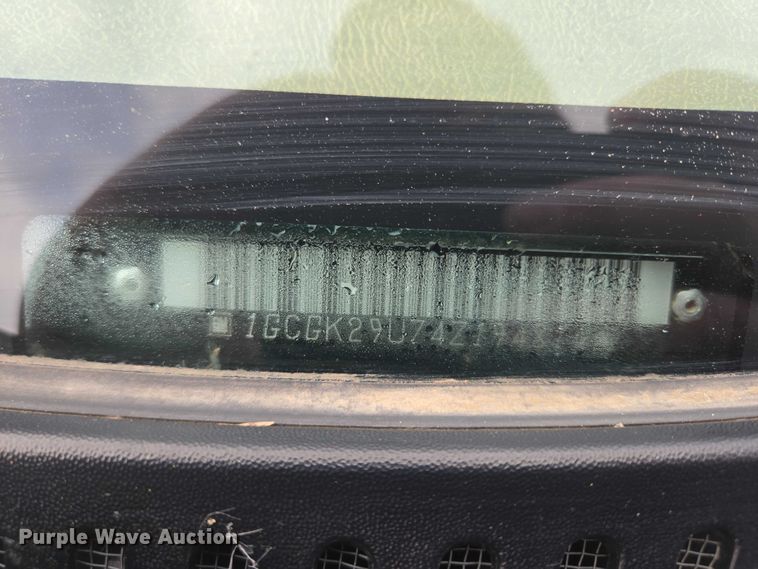 image for item ES2633 2004 Chevrolet Silverado 2500 Ext. Cab pickup truck