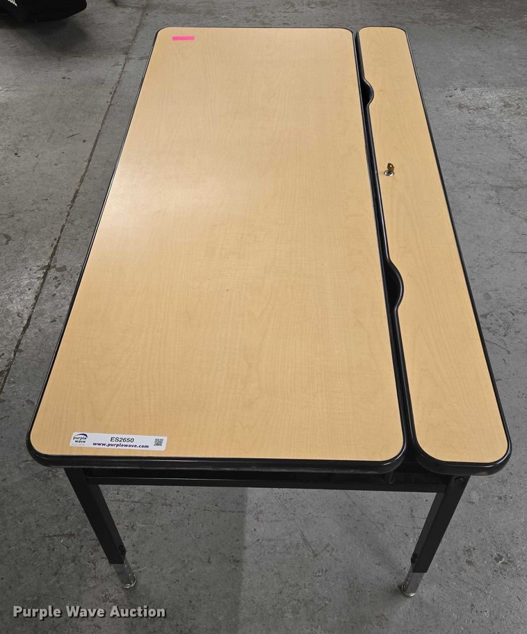 image for item ES2650 (2) tables