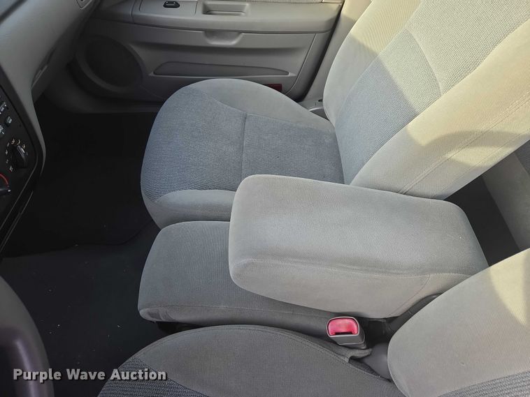 image for item ES2653 2002 Ford Taurus 