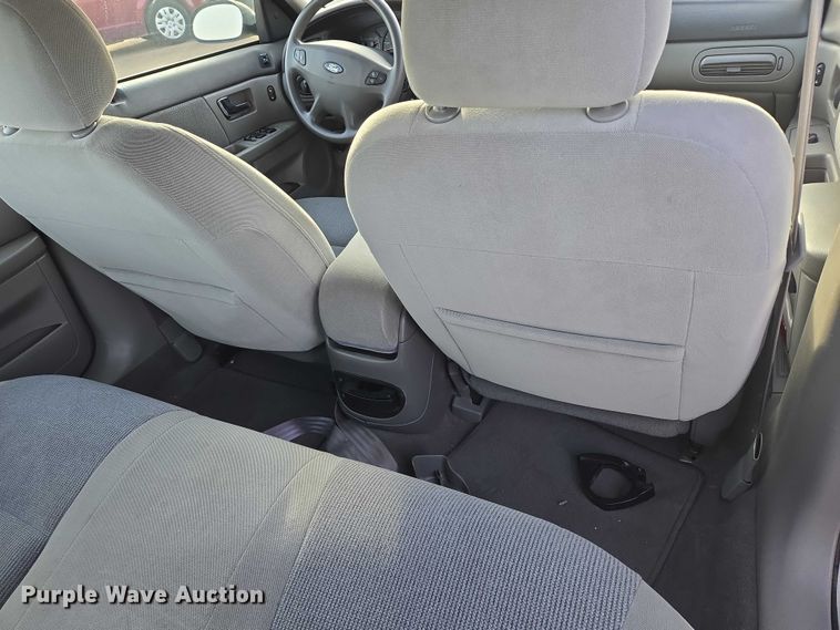 image for item ES2653 2002 Ford Taurus 
