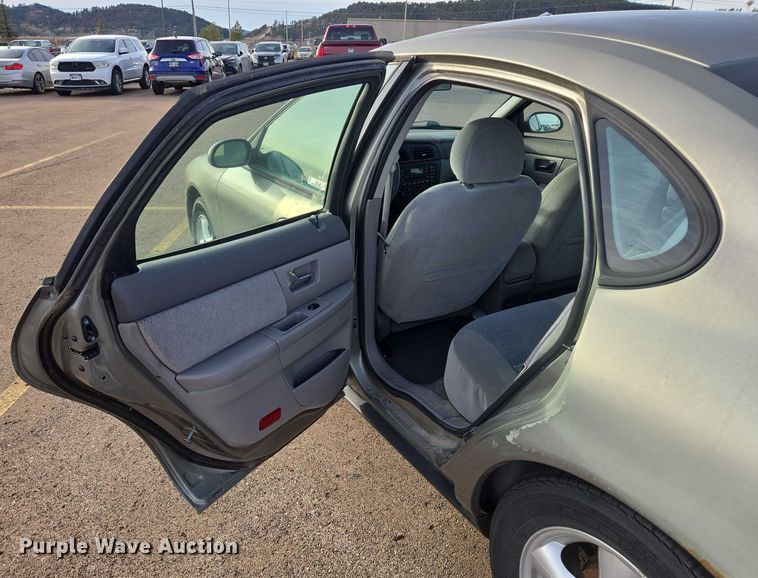 image for item ES2653 2002 Ford Taurus 