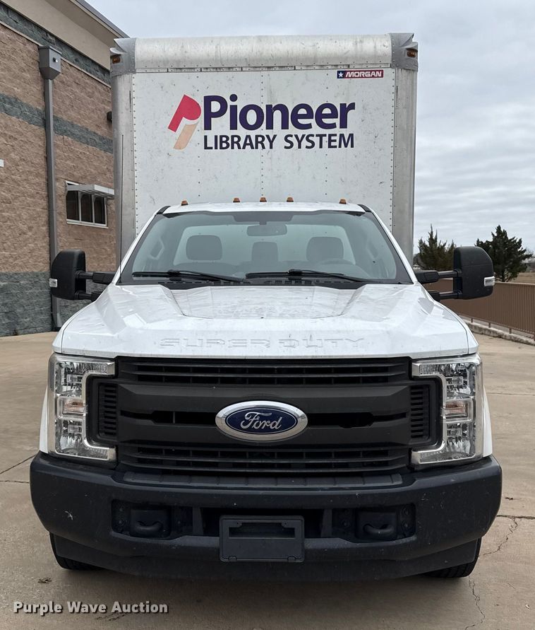 image for item ES5500 2019 Ford F350 Super Duty XL box truck