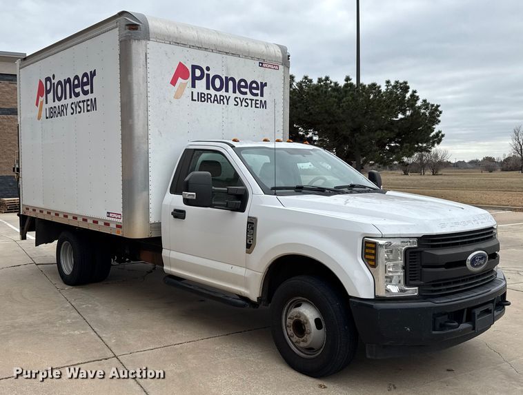 image for item ES5500 2019 Ford F350 Super Duty XL box truck