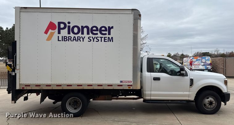 image for item ES5500 2019 Ford F350 Super Duty XL box truck