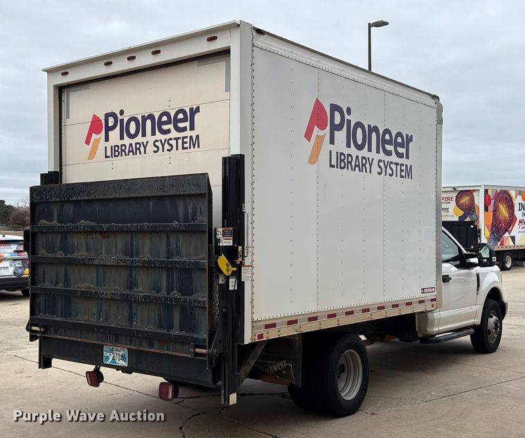 image for item ES5500 2019 Ford F350 Super Duty XL box truck