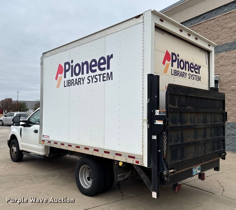 image for item ES5500 2019 Ford F350 Super Duty XL box truck