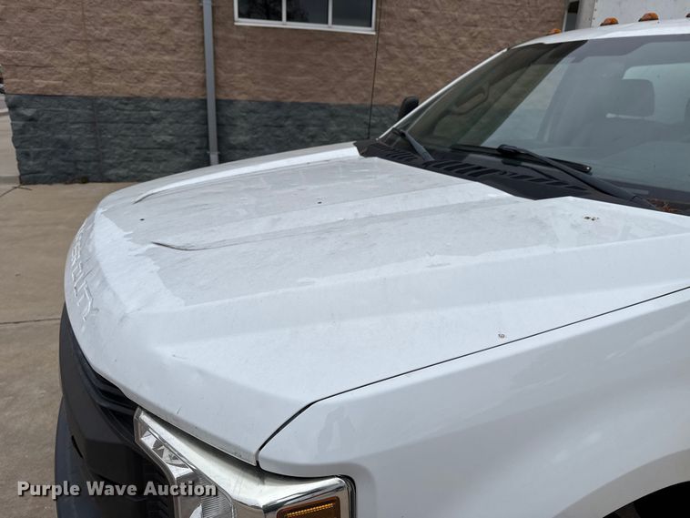 image for item ES5500 2019 Ford F350 Super Duty XL box truck