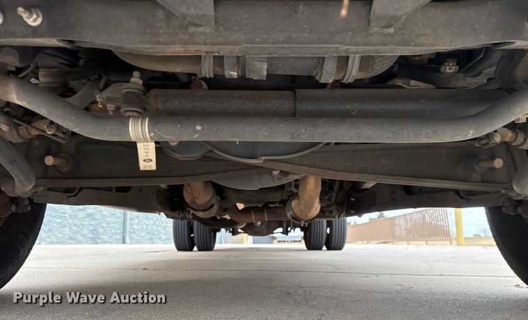 image for item ES5500 2019 Ford F350 Super Duty XL box truck