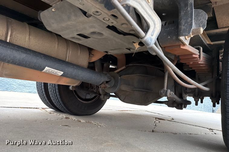 image for item ES5500 2019 Ford F350 Super Duty XL box truck