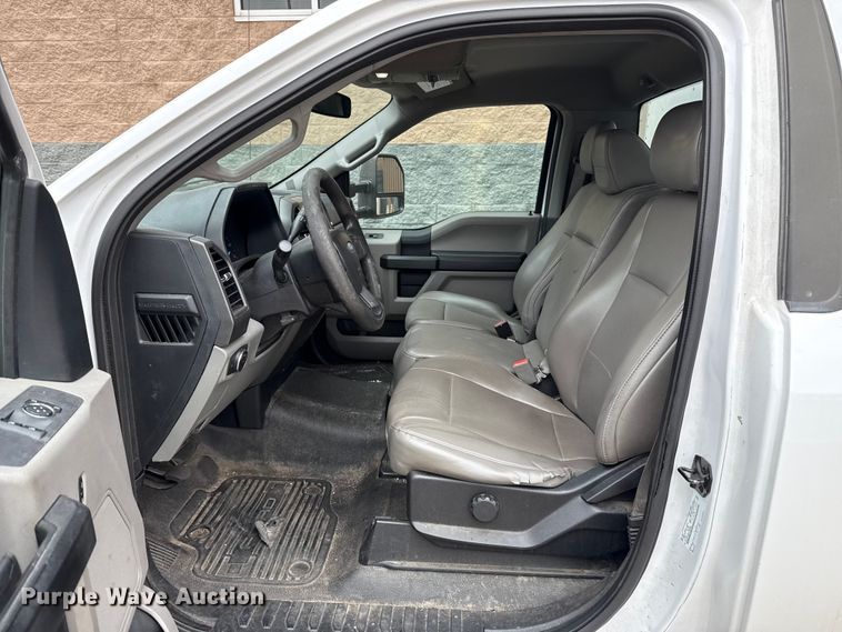 image for item ES5500 2019 Ford F350 Super Duty XL box truck