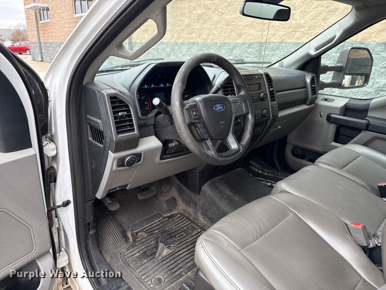 image for item ES5500 2019 Ford F350 Super Duty XL box truck