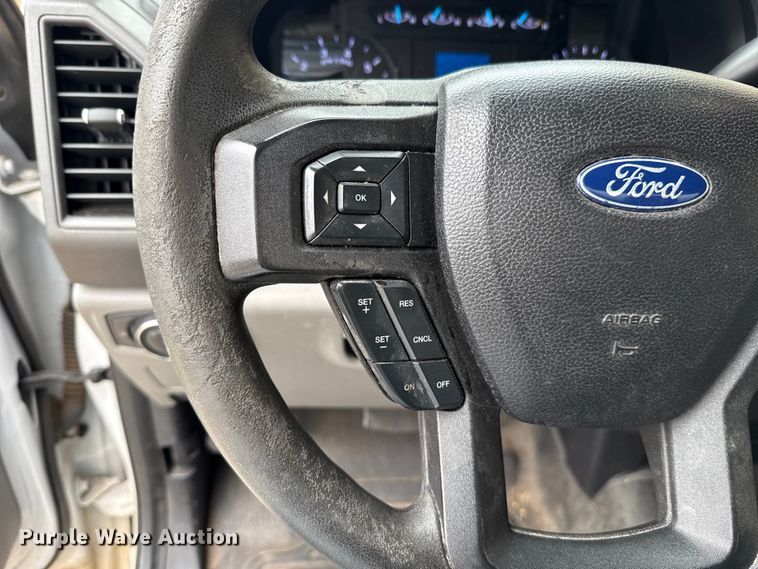 image for item ES5500 2019 Ford F350 Super Duty XL box truck