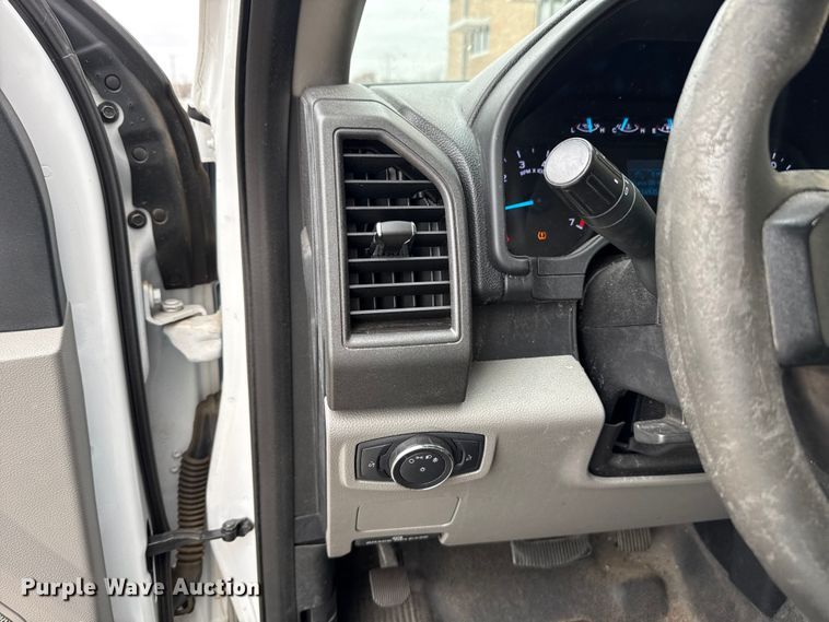 image for item ES5500 2019 Ford F350 Super Duty XL box truck