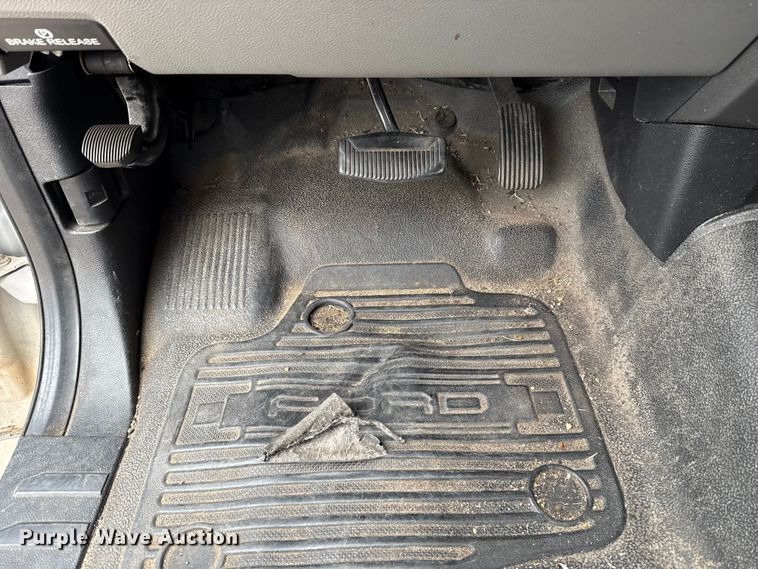 image for item ES5500 2019 Ford F350 Super Duty XL box truck