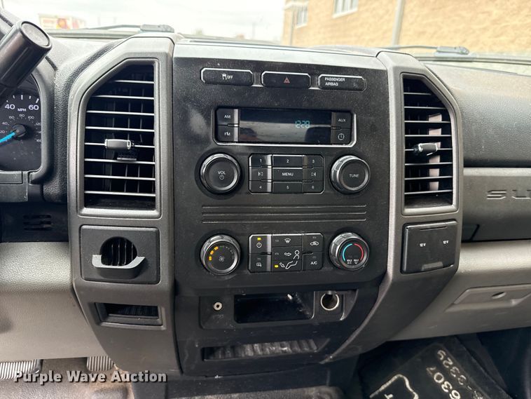 image for item ES5500 2019 Ford F350 Super Duty XL box truck