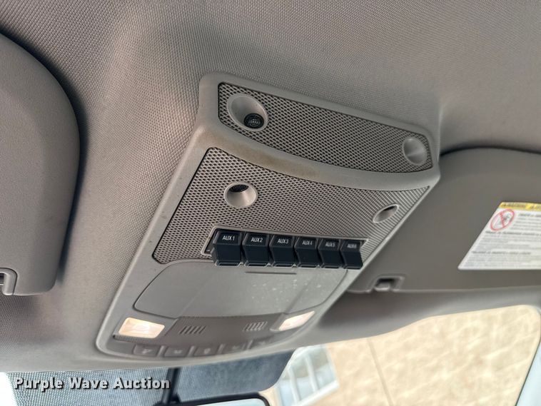 image for item ES5500 2019 Ford F350 Super Duty XL box truck