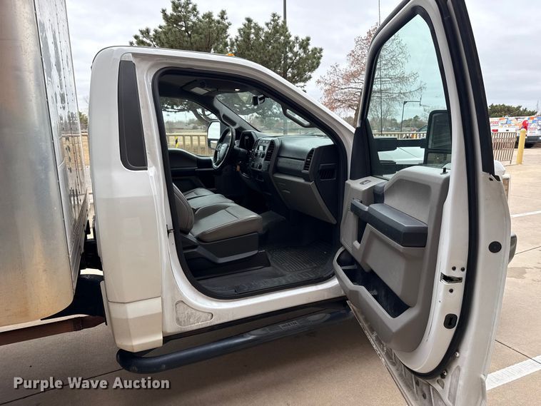 image for item ES5500 2019 Ford F350 Super Duty XL box truck