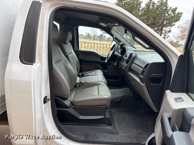 image for item ES5500 2019 Ford F350 Super Duty XL box truck