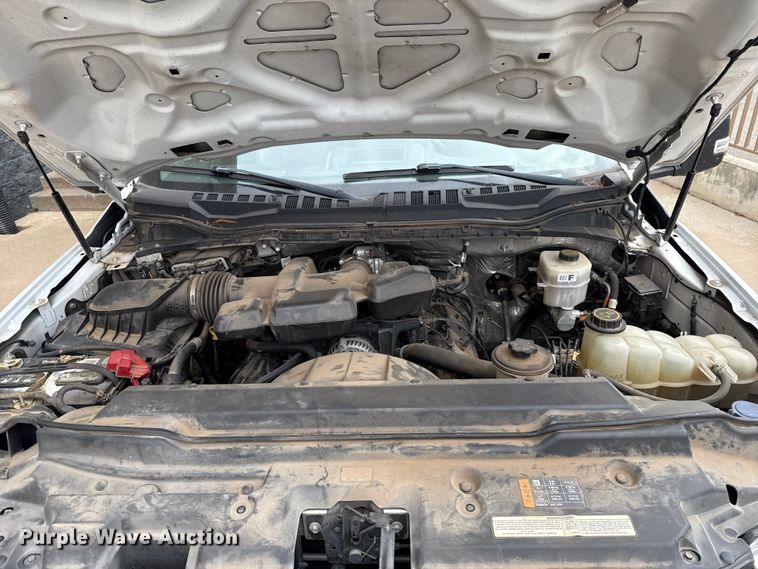 image for item ES5500 2019 Ford F350 Super Duty XL box truck