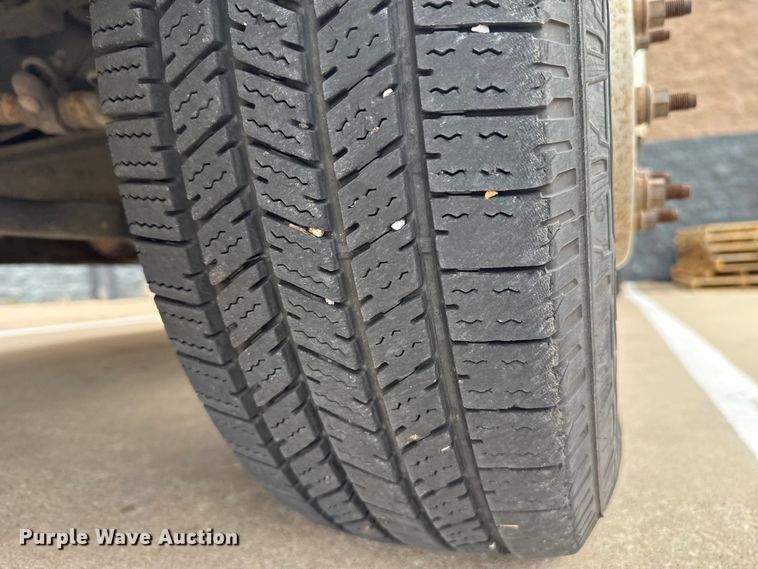 image for item ES5500 2019 Ford F350 Super Duty XL box truck