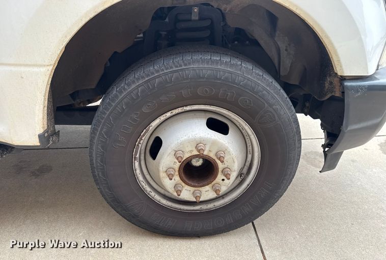 image for item ES5500 2019 Ford F350 Super Duty XL box truck