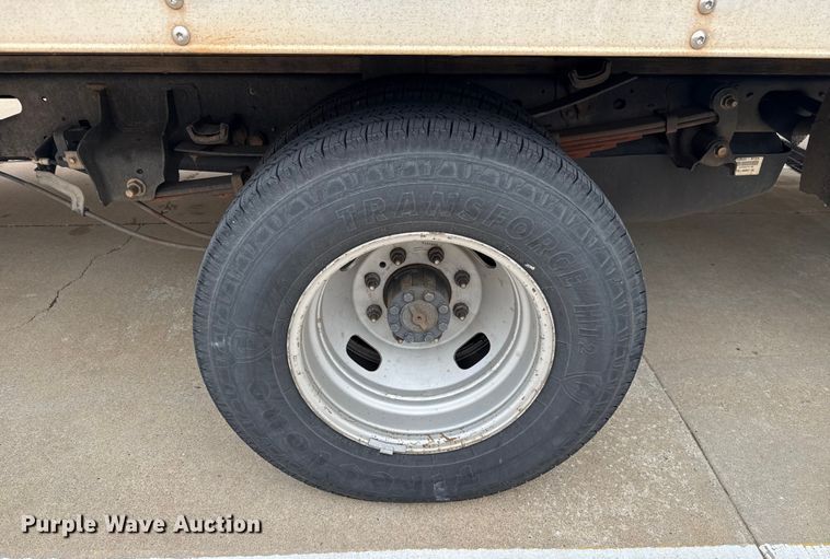 image for item ES5500 2019 Ford F350 Super Duty XL box truck