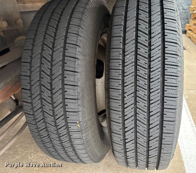 image for item ES5500 2019 Ford F350 Super Duty XL box truck